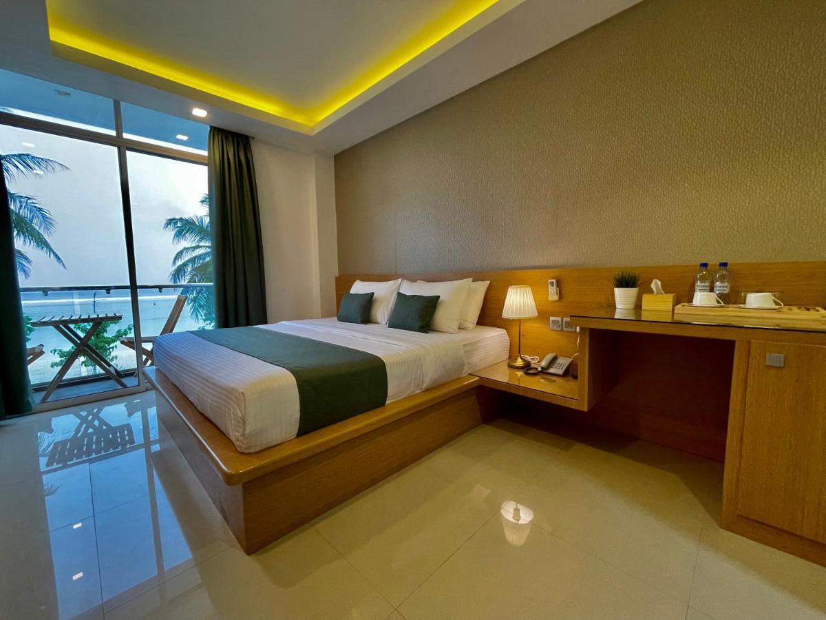 Huvan Beach Hotel At Хулхумале Экстерьер фото